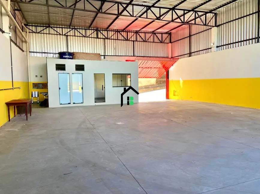 Foto 1 de Armazém / Galpão com 2 quartos para alugar, 390m2 em Centro, Patos De Minas - MG