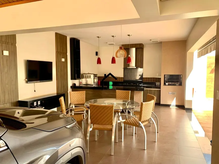 Casa com 3 quartos à venda, 270m2 em Aurélio Caixeta, Patos De Minas - MG - imagem 8 Foto 8 de Casa com 3 quartos à venda, 270m2 em Aurélio Caixeta, Patos De Minas - MG