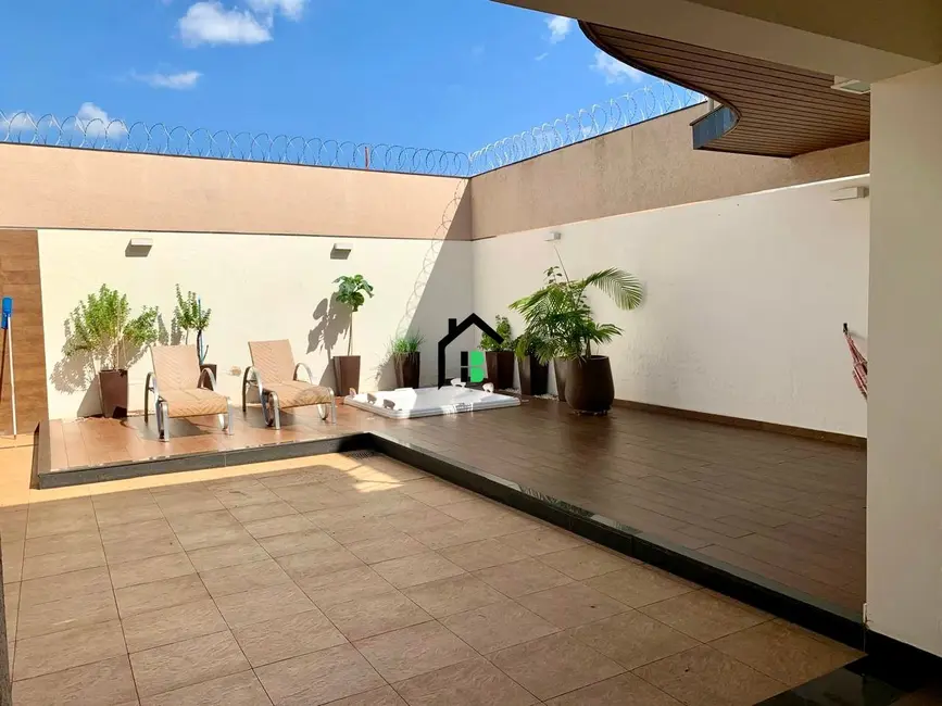 Casa com 3 quartos à venda, 270m2 em Aurélio Caixeta, Patos De Minas - MG - imagem 6 Foto 6 de Casa com 3 quartos à venda, 270m2 em Aurélio Caixeta, Patos De Minas - MG