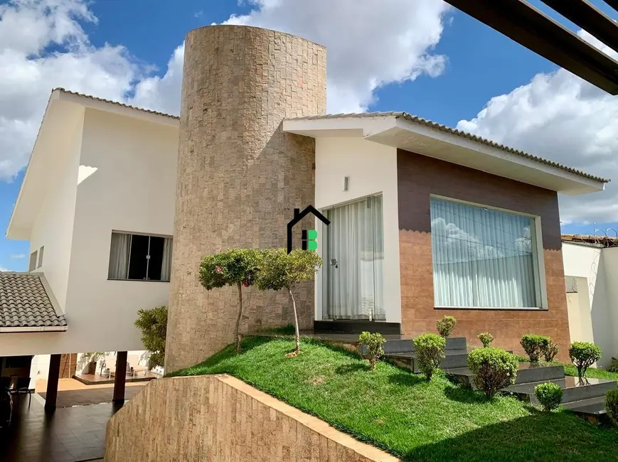 Casa com 3 quartos à venda, 270m2 em Aurélio Caixeta, Patos De Minas - MG - imagem 1 Foto 1 de Casa com 3 quartos à venda, 270m2 em Aurélio Caixeta, Patos De Minas - MG