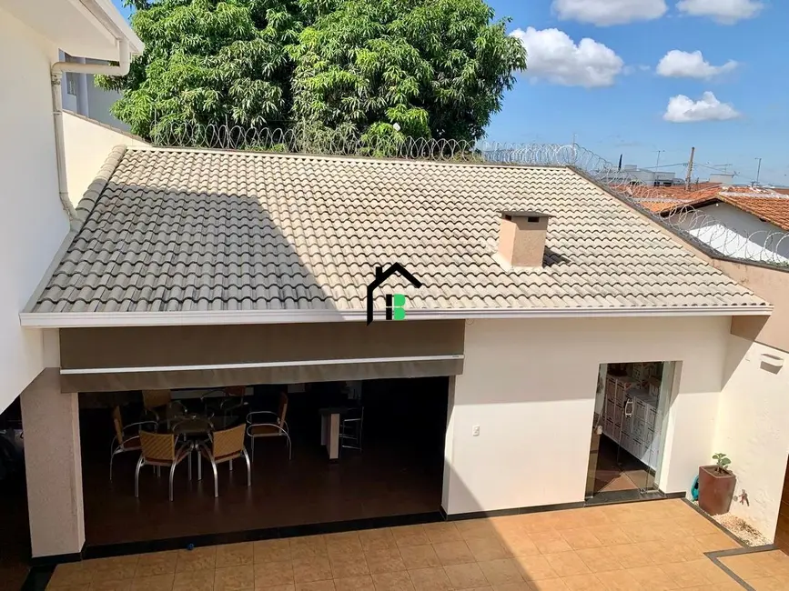 Casa com 3 quartos à venda, 270m2 em Aurélio Caixeta, Patos De Minas - MG - imagem 3 Foto 3 de Casa com 3 quartos à venda, 270m2 em Aurélio Caixeta, Patos De Minas - MG