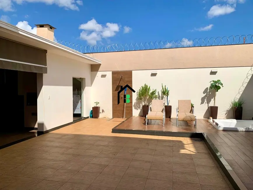 Casa com 3 quartos à venda, 270m2 em Aurélio Caixeta, Patos De Minas - MG - imagem 5 Foto 5 de Casa com 3 quartos à venda, 270m2 em Aurélio Caixeta, Patos De Minas - MG