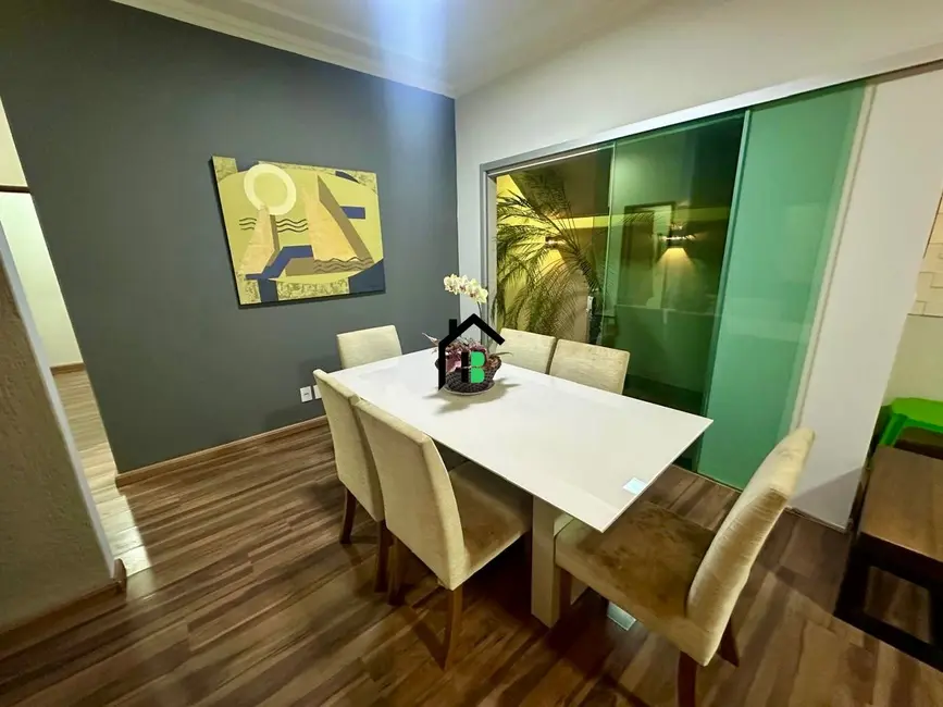 Casa com 3 quartos à venda, 211m2 em Sebastião Amorim, Patos De Minas - MG - imagem 4 Foto 4 de Casa com 3 quartos à venda, 211m2 em Sebastião Amorim, Patos De Minas - MG