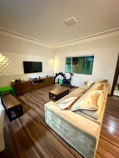 Casa com 3 quartos à venda, 211m2 em Sebastião Amorim, Patos De Minas - MG - imagem 3 Foto 3 de Casa com 3 quartos à venda, 211m2 em Sebastião Amorim, Patos De Minas - MG