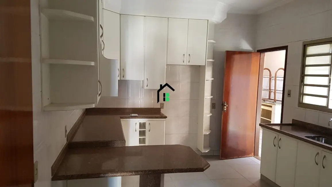 Casa com 3 quartos à venda, 175m2 em Cidade Jardim, Patos De Minas - MG - imagem 9 Foto 9 de Casa com 3 quartos à venda, 175m2 em Cidade Jardim, Patos De Minas - MG