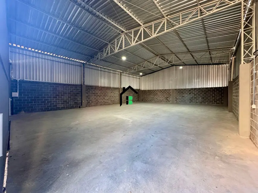 Foto 1 de Armazém / Galpão com 1 quarto para alugar, 240m2 em Jardim Andrades, Patos De Minas - MG