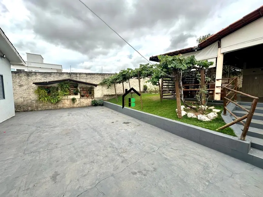 Casa com 3 quartos à venda, 264m2 em Boa Vista, Patos De Minas - MG - imagem 4 Foto 4 de Casa com 3 quartos à venda, 264m2 em Boa Vista, Patos De Minas - MG