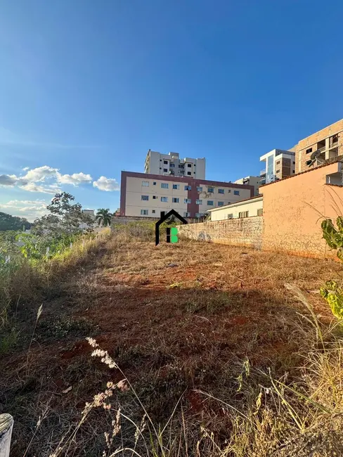 Foto 2 de Terreno / Lote à venda, 432m2 em Eldorado, Patos De Minas - MG