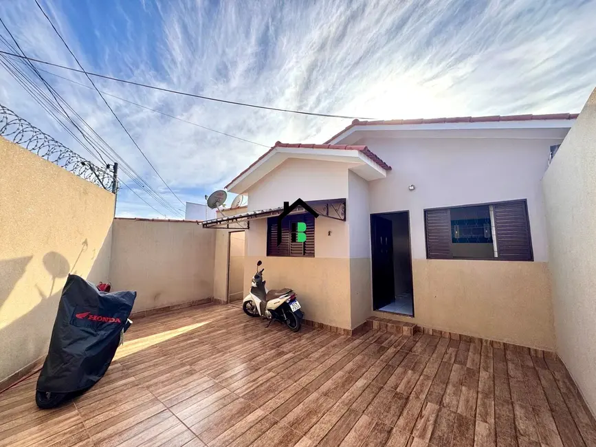 Foto 2 de Casa com 3 quartos à venda, 100m2 em Novo Horizonte, Patos De Minas - MG