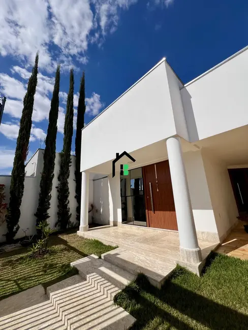 Casa com 4 quartos à venda, 213m2 em Sobradinho, Patos De Minas - MG - imagem 1 Foto 1 de Casa com 4 quartos à venda, 213m2 em Sobradinho, Patos De Minas - MG