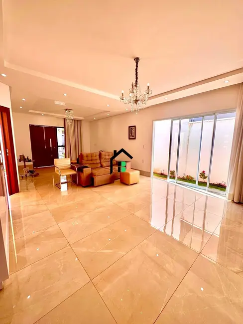 Casa com 4 quartos à venda, 213m2 em Sobradinho, Patos De Minas - MG - imagem 5 Foto 5 de Casa com 4 quartos à venda, 213m2 em Sobradinho, Patos De Minas - MG