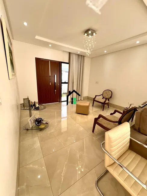 Casa com 4 quartos à venda, 213m2 em Sobradinho, Patos De Minas - MG - imagem 3 Foto 3 de Casa com 4 quartos à venda, 213m2 em Sobradinho, Patos De Minas - MG