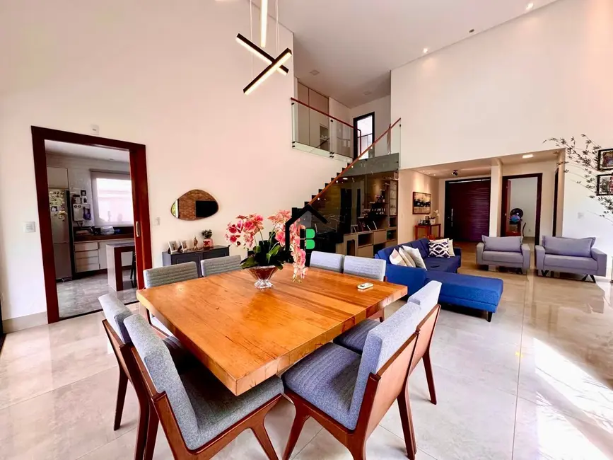 Casa com 4 quartos à venda, 333m2 em Sobradinho, Patos De Minas - MG - imagem 7 Foto 7 de Casa com 4 quartos à venda, 333m2 em Sobradinho, Patos De Minas - MG