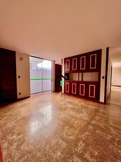 Casa com 4 quartos para alugar, 249m2 em Sobradinho, Patos De Minas - MG - imagem 4 Foto 4 de Casa com 4 quartos para alugar, 249m2 em Sobradinho, Patos De Minas - MG