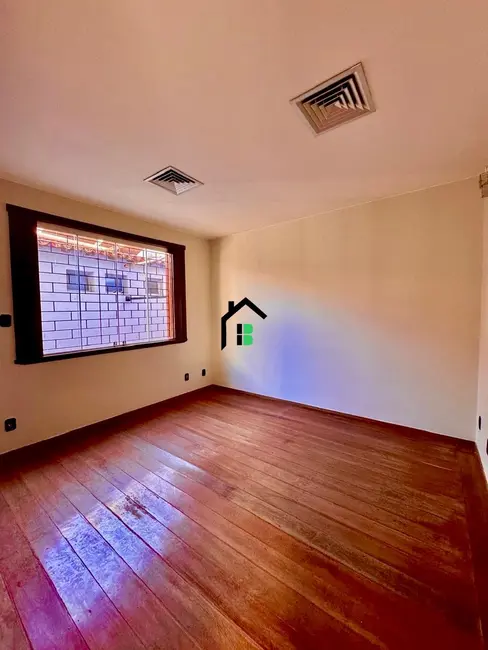Casa com 4 quartos para alugar, 249m2 em Sobradinho, Patos De Minas - MG - imagem 8 Foto 8 de Casa com 4 quartos para alugar, 249m2 em Sobradinho, Patos De Minas - MG