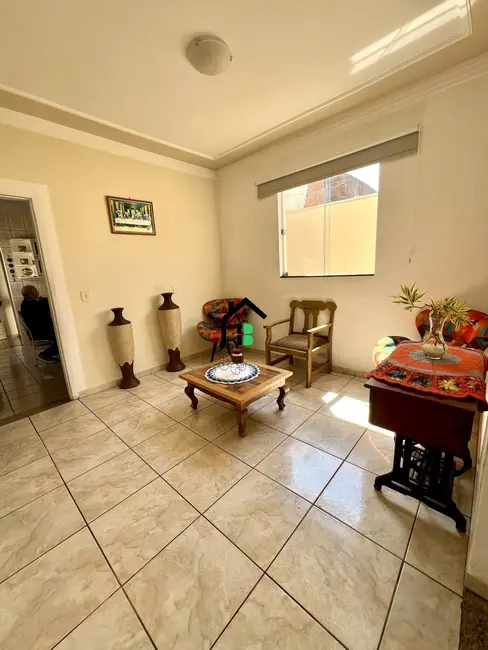 Casa com 4 quartos à venda, 121m2 em Brasil, Patos De Minas - MG - imagem 4 Foto 4 de Casa com 4 quartos à venda, 121m2 em Brasil, Patos De Minas - MG