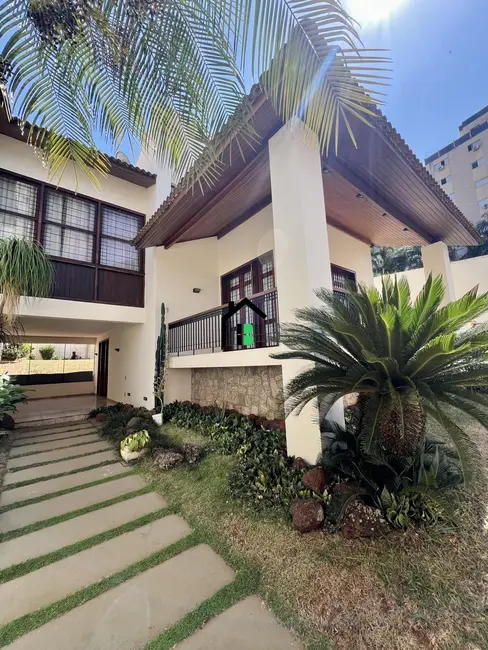 Casa com 6 quartos à venda, 730m2 em Jardim Centro, Patos De Minas - MG - imagem 2 Foto 2 de Casa com 6 quartos à venda, 730m2 em Jardim Centro, Patos De Minas - MG