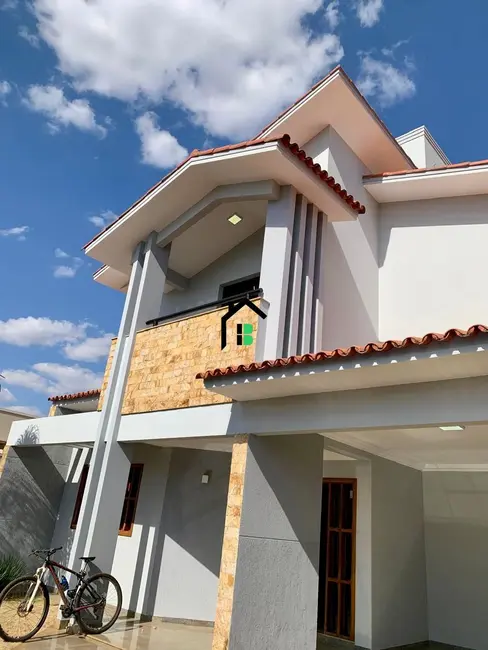 Foto 1 de Casa com 4 quartos à venda, 375m2 em Sobradinho, Patos De Minas - MG