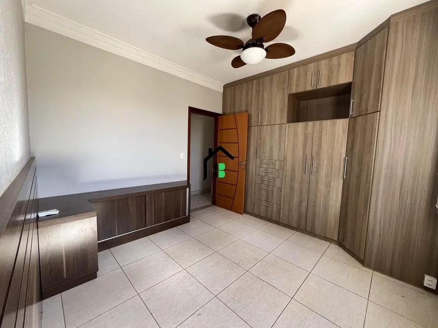 Cobertura com 4 quartos à venda, 172m2 em Centro, Patos De Minas - MG - imagem 8 Foto 8 de Cobertura com 4 quartos à venda, 172m2 em Centro, Patos De Minas - MG