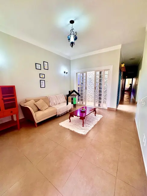 Casa com 3 quartos à venda, 233m2 em Caramuru, Patos De Minas - MG - imagem 5 Foto 5 de Casa com 3 quartos à venda, 233m2 em Caramuru, Patos De Minas - MG