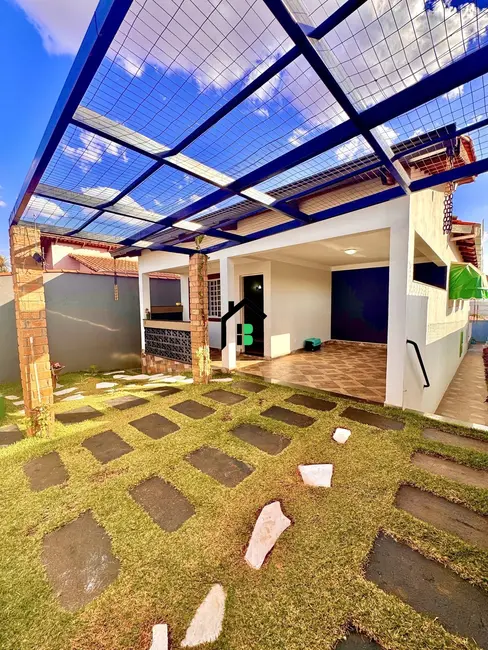 Casa com 3 quartos à venda, 233m2 em Caramuru, Patos De Minas - MG - imagem 2 Foto 2 de Casa com 3 quartos à venda, 233m2 em Caramuru, Patos De Minas - MG