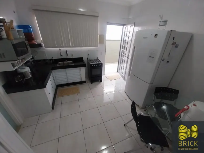 Casa com 3 quartos à venda, 256m2 em Jardim Chapadão, Campinas - SP - imagem 5 Foto 5 de Casa com 3 quartos à venda, 256m2 em Jardim Chapadão, Campinas - SP