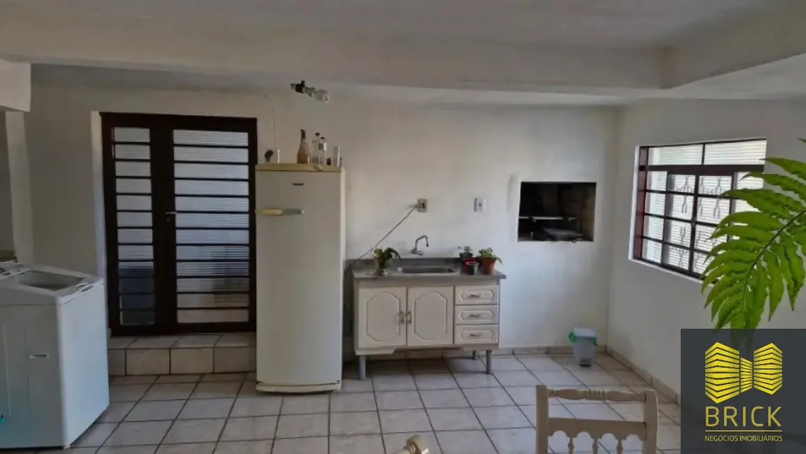 Casa com 4 quartos à venda, 255m2 em Jardim Capivari, Campinas - SP - imagem 3 Foto 3 de Casa com 4 quartos à venda, 255m2 em Jardim Capivari, Campinas - SP