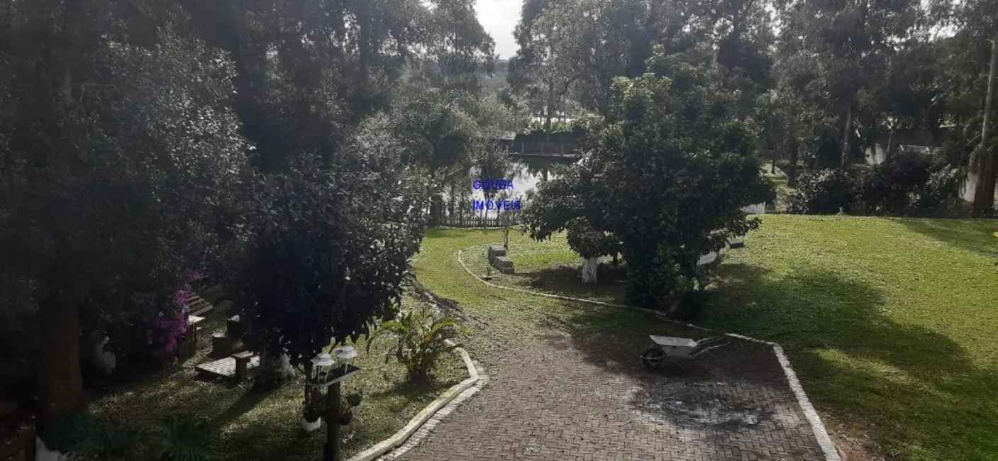 Chácara com 4 quartos à venda, 450m2 em Campo Largo da Roseira, Sao Jose Dos Pinhais - PR - imagem 3 Foto 3 de Chácara com 4 quartos à venda, 450m2 em Campo Largo da Roseira, Sao Jose Dos Pinhais - PR