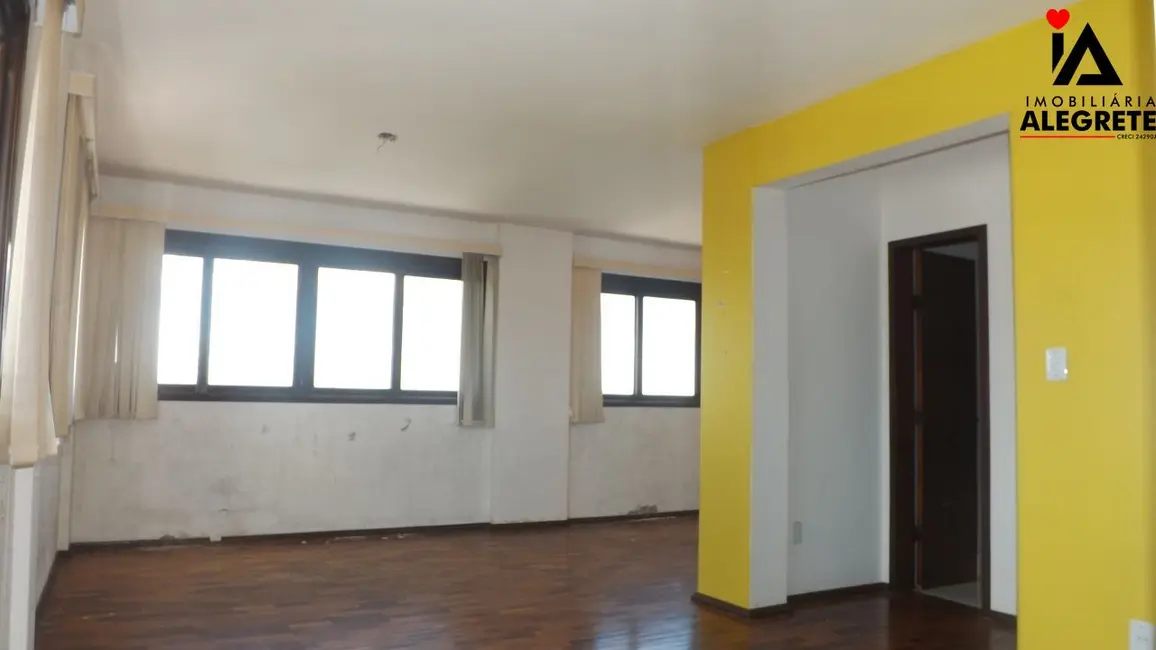 Foto 1 de Apartamento com 3 quartos à venda, 152m2 em Centro, Alegrete - RS