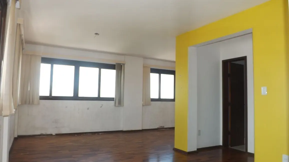 Foto 1 de Apartamento com 3 quartos à venda, 152m2 em Centro, Alegrete - RS