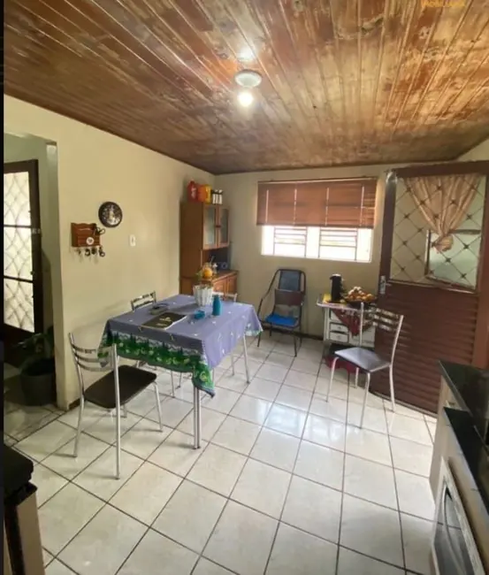 Casa com 4 quartos à venda, 80m2 em Santos Dumont, Alegrete - RS - imagem 4 Foto 4 de Casa com 4 quartos à venda, 80m2 em Santos Dumont, Alegrete - RS
