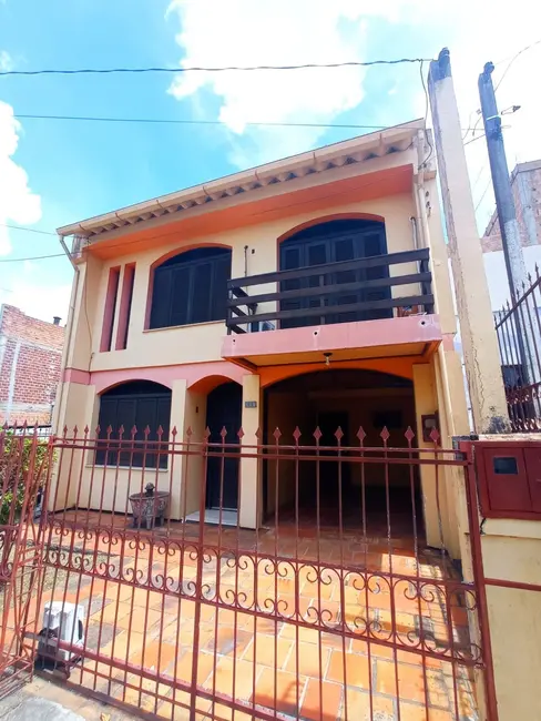 Foto 1 de Sobrado com 3 quartos à venda, 300m2 em Centro, Alegrete - RS