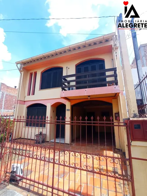 Foto 1 de Sobrado com 3 quartos à venda, 300m2 em Centro, Alegrete - RS
