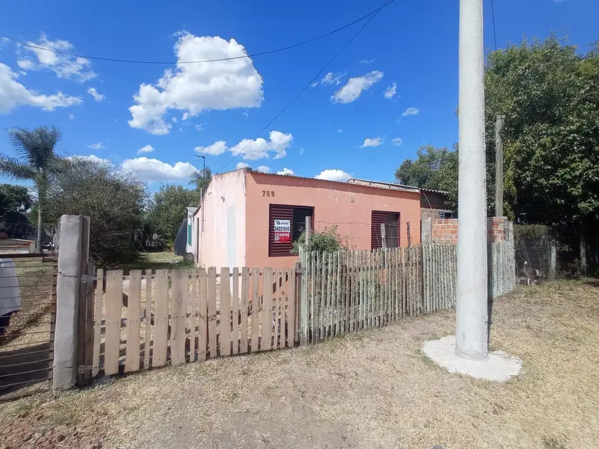 Foto 1 de Casa com 4 quartos à venda, 70m2 em Favila, Alegrete - RS