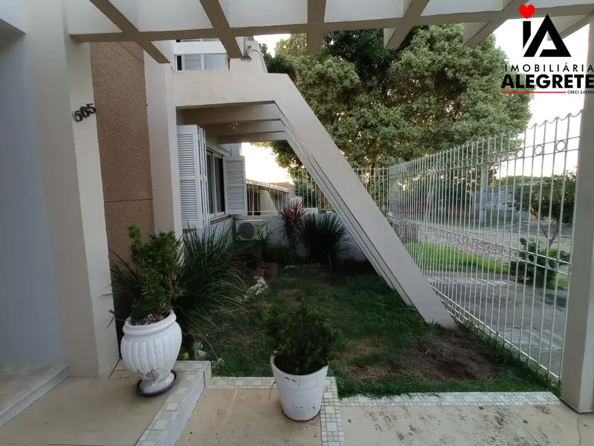 Foto 1 de Casa com 3 quartos à venda, 207m2 em Cidade Alta, Alegrete - RS