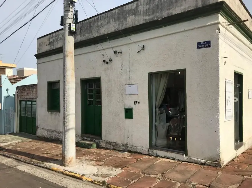 Foto 1 de Casa com 2 quartos à venda, 200m2 em Centro, Alegrete - RS