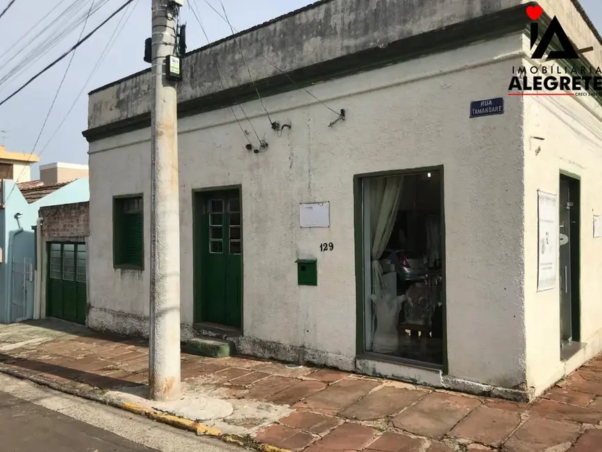 Foto 1 de Casa com 2 quartos à venda, 200m2 em Centro, Alegrete - RS