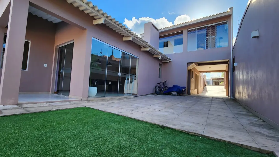 Foto 2 de Casa com 4 quartos à venda, 218m2 em Assunção, Alegrete - RS