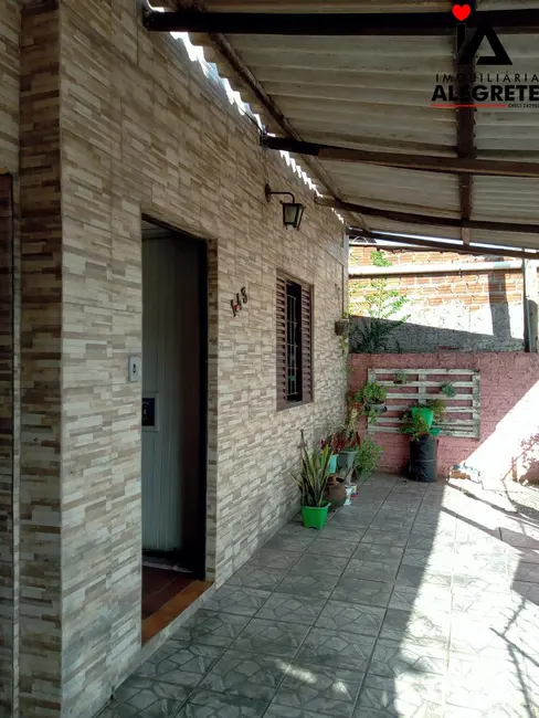 Foto 1 de Casa com 2 quartos à venda, 118m2 em Joaquim Fonseca Milano, Alegrete - RS