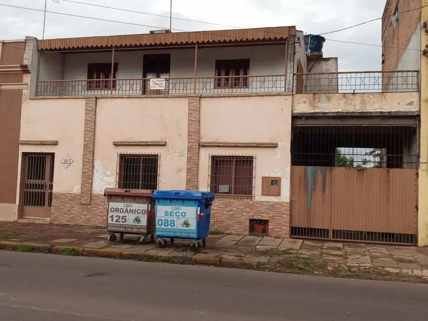 Foto 1 de Sobrado com 3 quartos à venda, 156m2 em Centro, Alegrete - RS