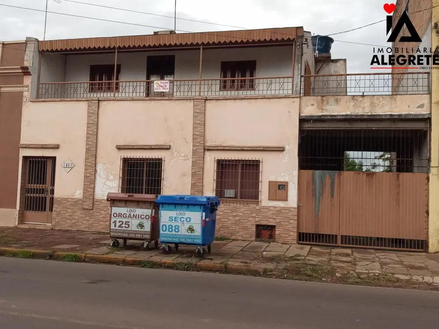 Foto 1 de Sobrado com 3 quartos à venda, 156m2 em Centro, Alegrete - RS