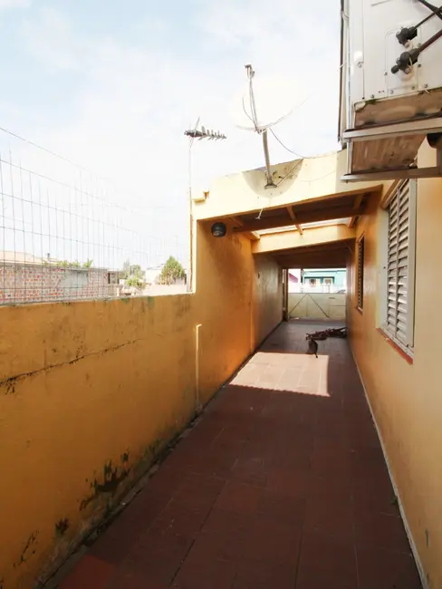 Foto 6 de Casa com 3 quartos à venda, 300m2 em Favila, Alegrete - RS