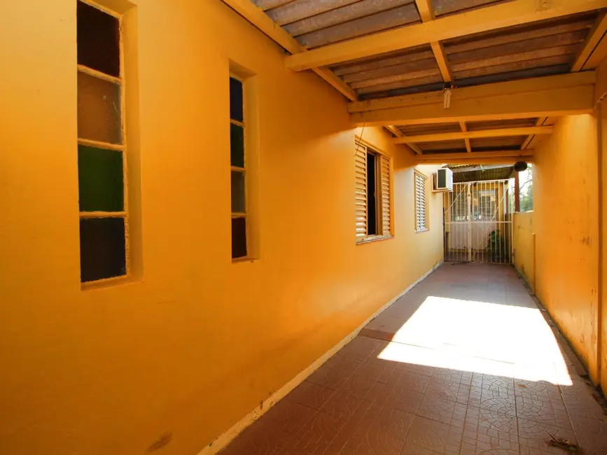 Foto 3 de Casa com 3 quartos à venda, 300m2 em Favila, Alegrete - RS