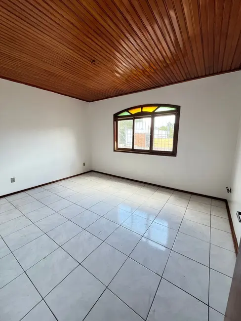 Foto 3 de Apartamento com 3 quartos para alugar, 90m2 em Centro, Alegrete - RS