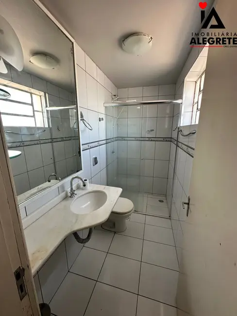 Apartamento com 3 quartos para alugar, 110m2 em Centro, Alegrete - RS - imagem 7 Foto 7 de Apartamento com 3 quartos para alugar, 110m2 em Centro, Alegrete - RS