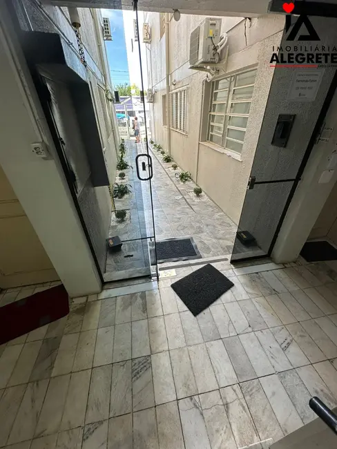 Apartamento com 3 quartos para alugar, 110m2 em Centro, Alegrete - RS - imagem 2 Foto 2 de Apartamento com 3 quartos para alugar, 110m2 em Centro, Alegrete - RS