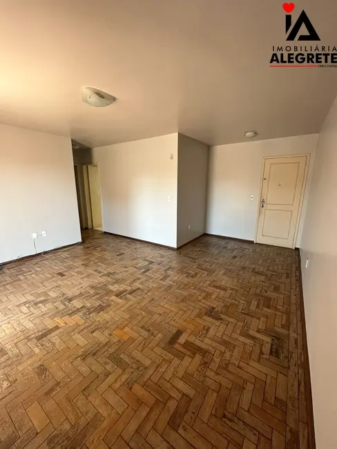 Apartamento com 3 quartos para alugar, 110m2 em Centro, Alegrete - RS - imagem 4 Foto 4 de Apartamento com 3 quartos para alugar, 110m2 em Centro, Alegrete - RS