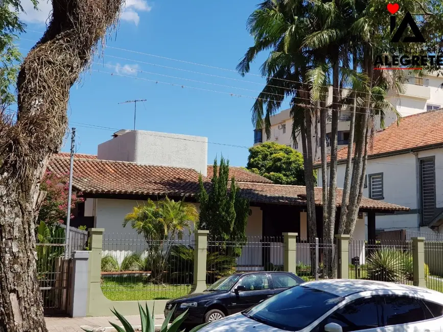 Foto 1 de Casa com 3 quartos à venda, 400m2 em Centro, Alegrete - RS