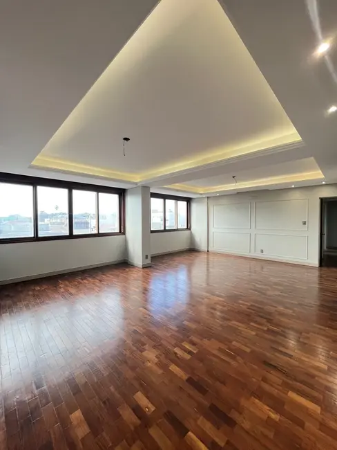 Foto 1 de Apartamento com 4 quartos para alugar, 186m2 em Centro, Alegrete - RS