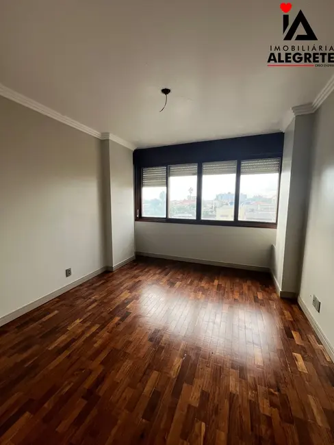 Apartamento com 4 quartos à venda, 186m2 em Centro, Alegrete - RS - imagem 5 Foto 5 de Apartamento com 4 quartos à venda, 186m2 em Centro, Alegrete - RS